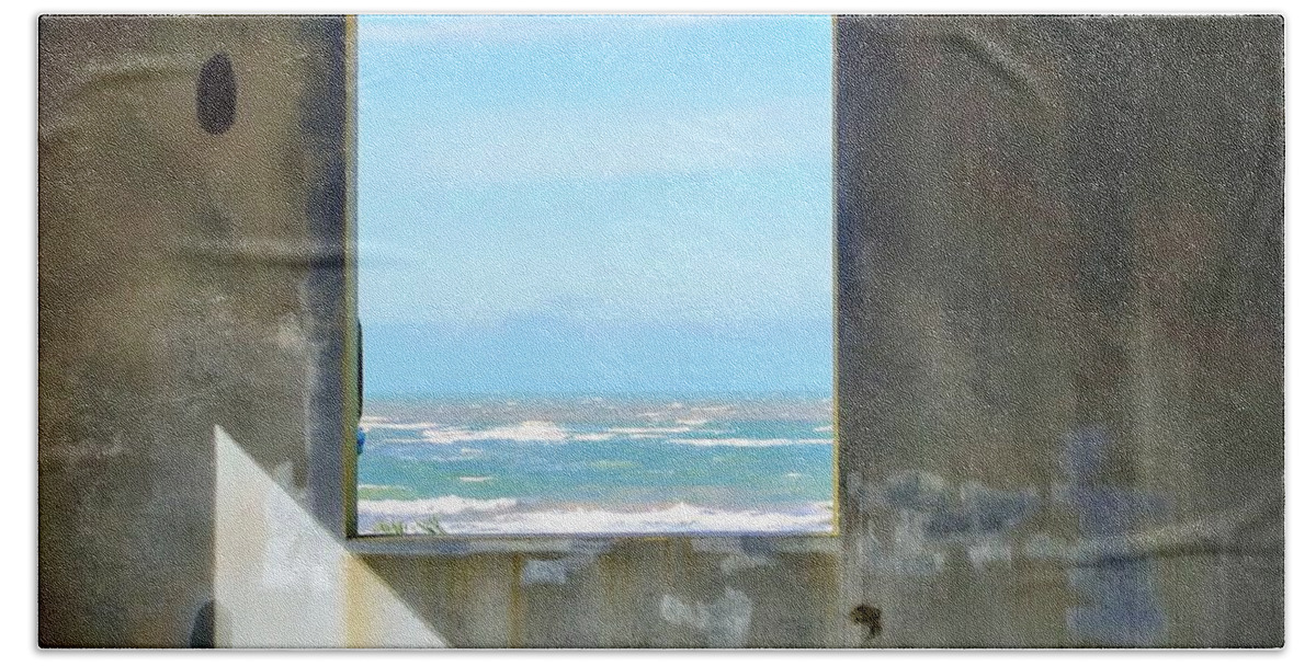 Beach Bath Towel featuring the photograph Window to Paradise by Stoney Lawrentz