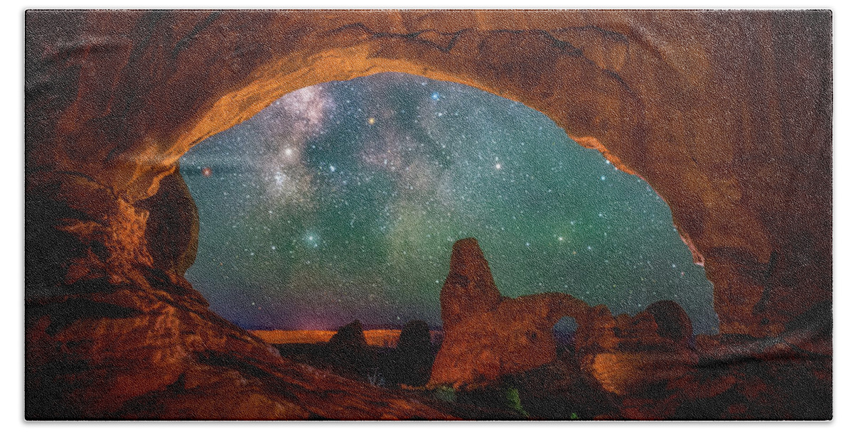 Night Sky Bath Towel featuring the photograph Window to the Heavens by Darren White