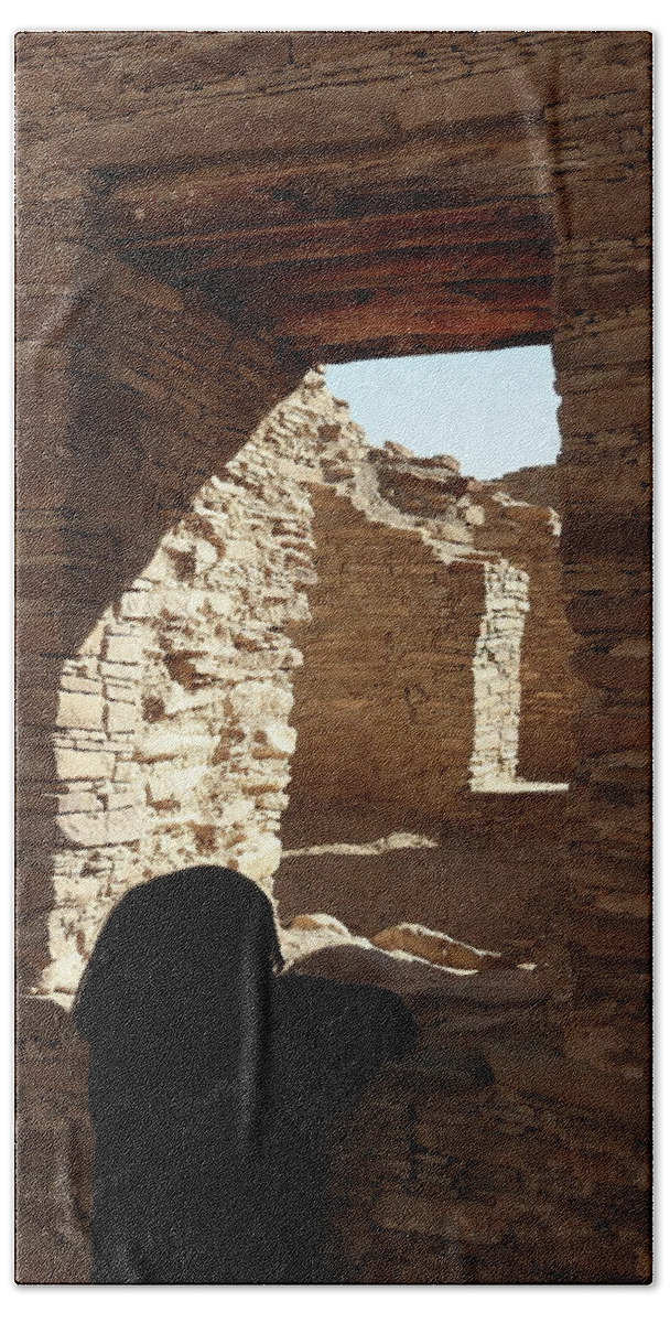Chaco Canyon Bath Towel featuring the photograph Window to the Past by David Diaz