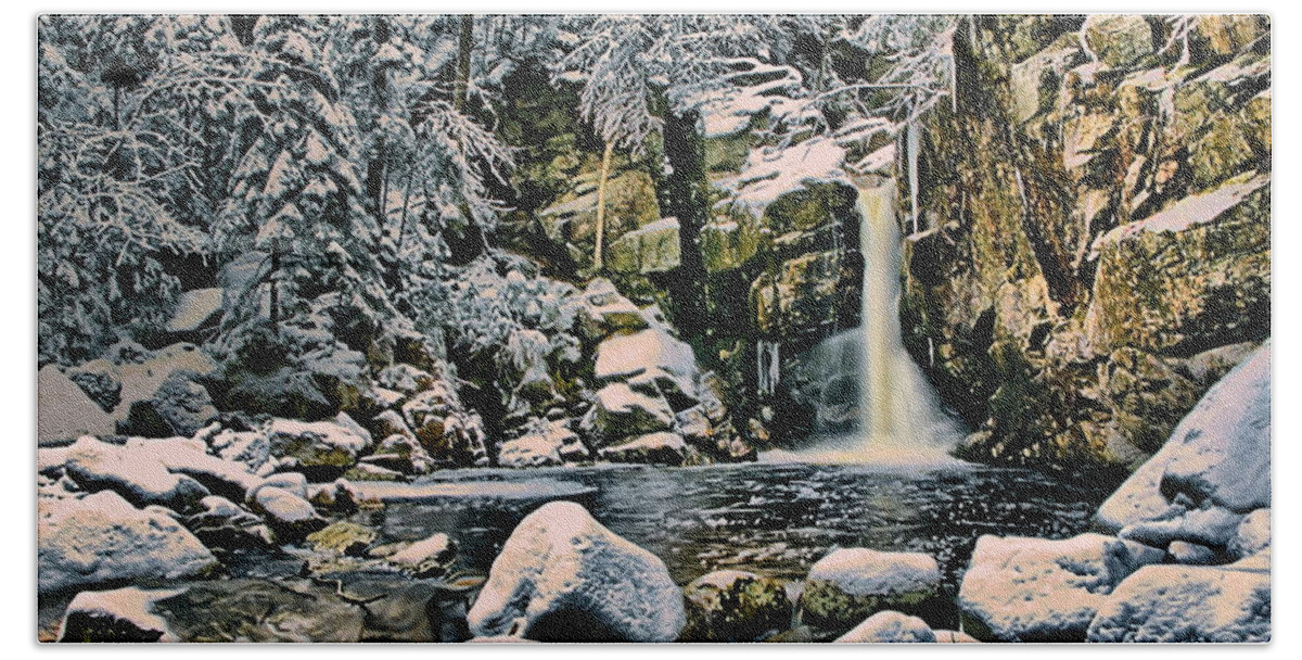 Landscape Bath Towel featuring the photograph Winter at Kinsman Falls by Harry Moulton
