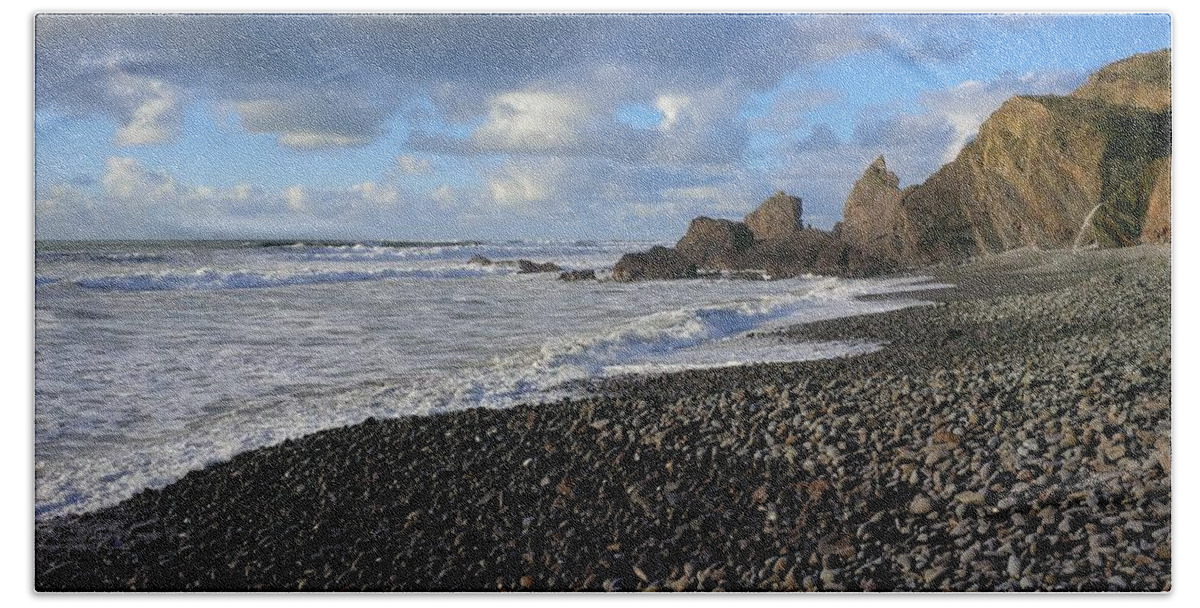 Sandymouth Hand Towel featuring the photograph Winter At Sandymouth by Richard Brookes