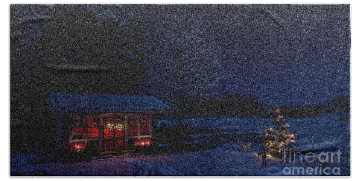 Christmas Bath Towel featuring the photograph Winter night by Torbjorn Swenelius
