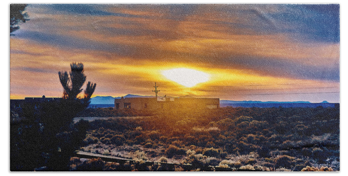 Santa Bath Towel featuring the photograph Winter sunset by Charles Muhle