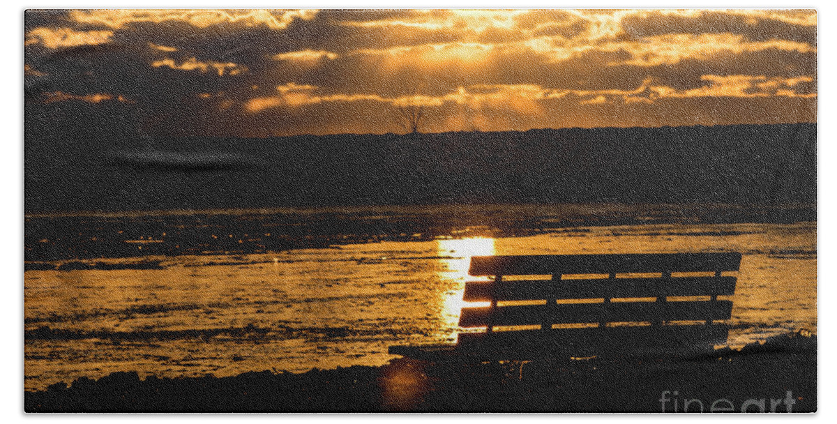 Sunset Bath Towel featuring the photograph Winter Sunset by JT Lewis