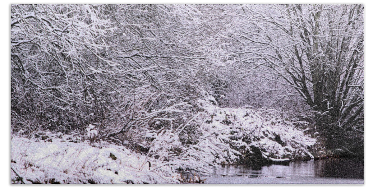 Landscape Bath Towel featuring the photograph Winters First Icy breath by Stephen Melia