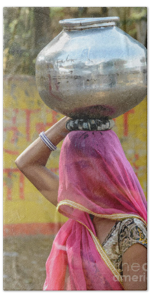 India Bath Towel featuring the photograph Women's Work 04 by Werner Padarin