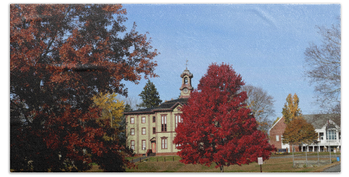 Woodstock Ct Bath Towel featuring the photograph Woodstock Ct Academy by Imagery-at- Work