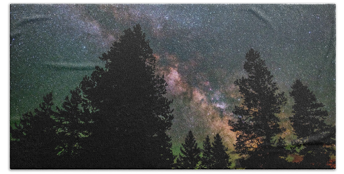 Milky Way Bath Towel featuring the photograph Wyoming Milky Way by Darren White