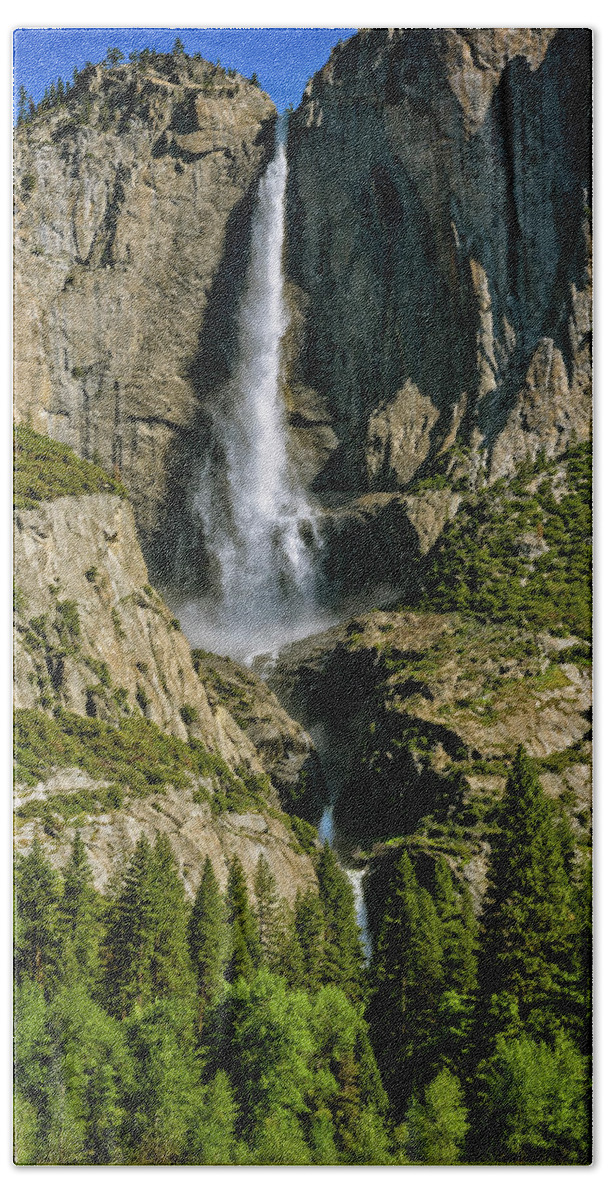 Af Zoom 24-70mm F/2.8g Hand Towel featuring the photograph Yosemite Falls by John Hight