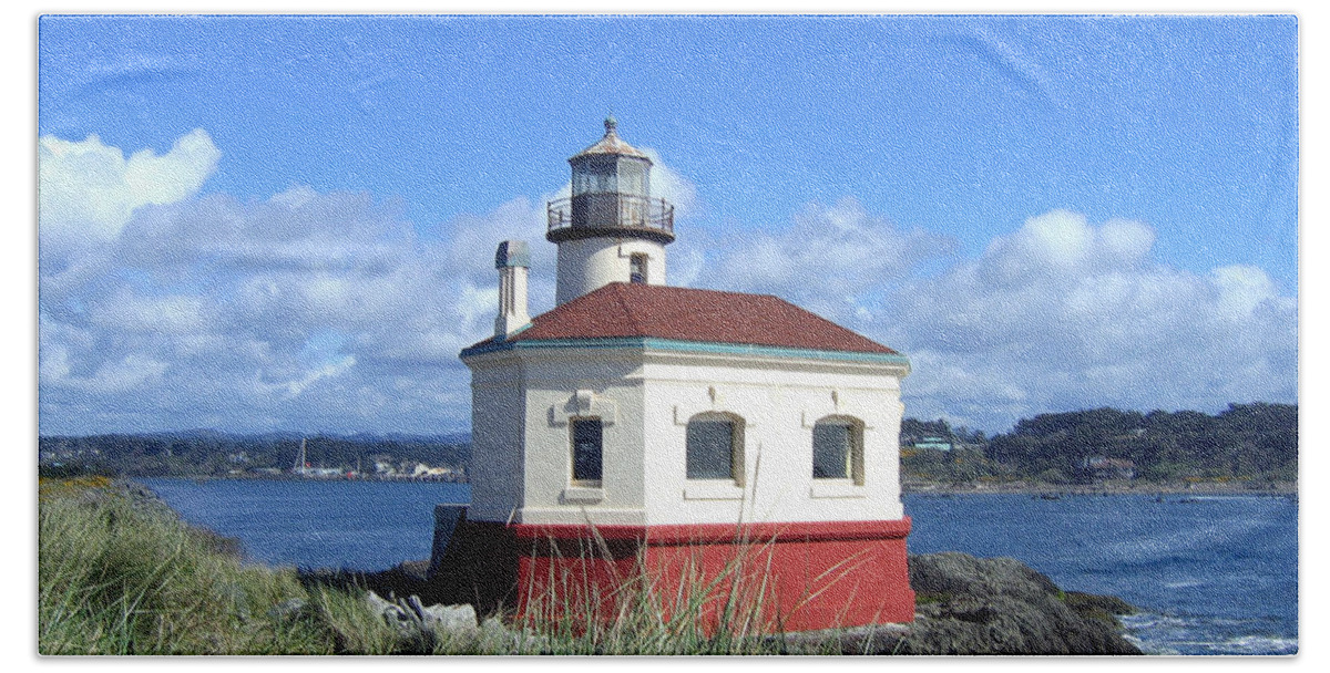 Bandon Bath Towel featuring the photograph Coquille Lighthouse #1 by Will Borden
