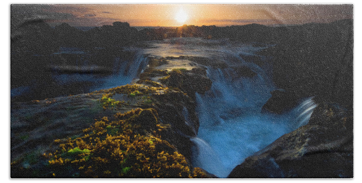 Hawaii Bath Towel featuring the photograph Keahole Sunset #1 by Christopher Johnson