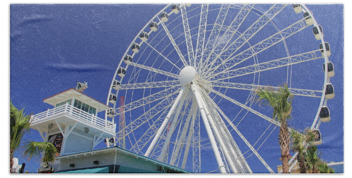  Hand Towel featuring the photograph Myrtle Beach Skywheel #1 by Dave Guy