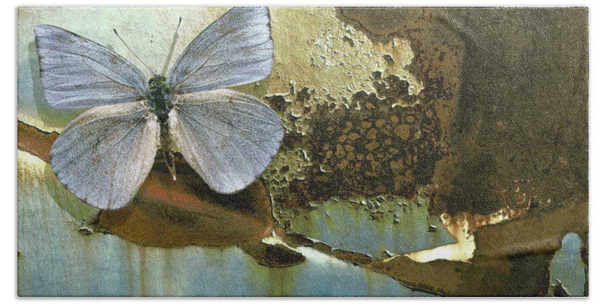 Butterfly Bath Towel featuring the photograph Organic Butterfly #1 by Robert Michaels