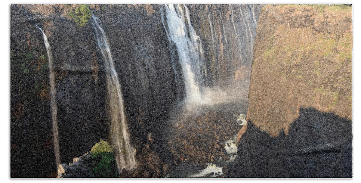 Waterfall Bath Towel featuring the photograph Victoria Falls by Ben Foster