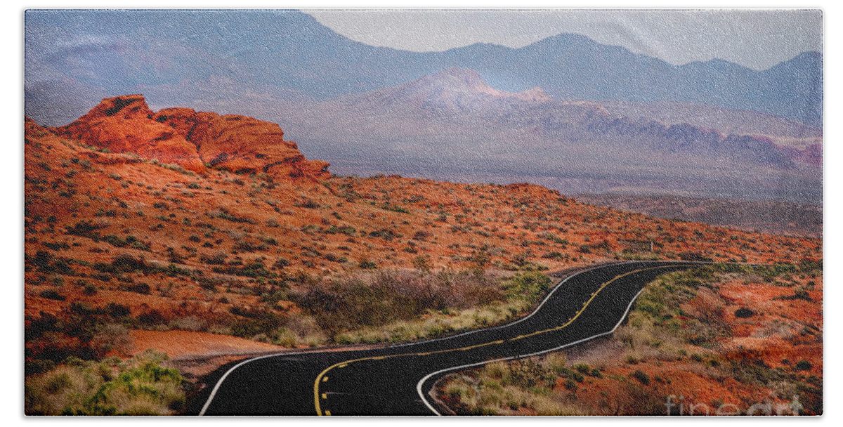 Valley Of Fire Bath Towel featuring the photograph Winding road in Valley Of Fire #3 by Les Palenik