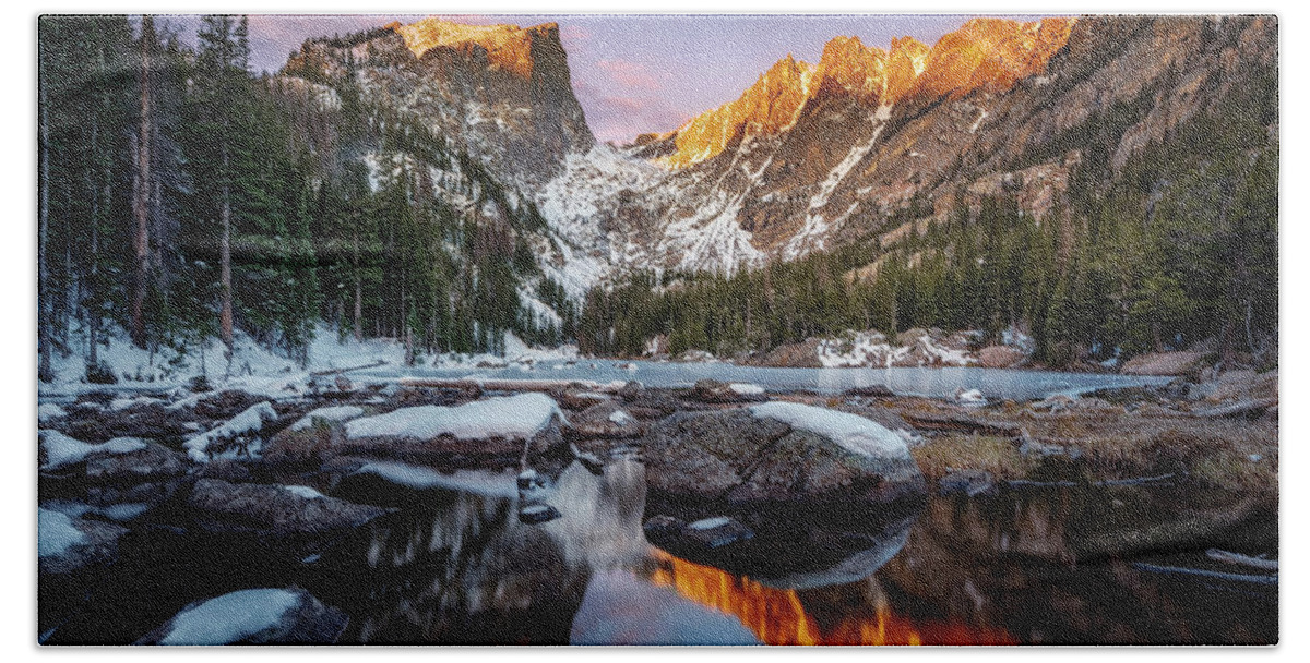 Lake Bath Towel featuring the photograph Winter Sunrise at Dream Lake #1 by David Soldano