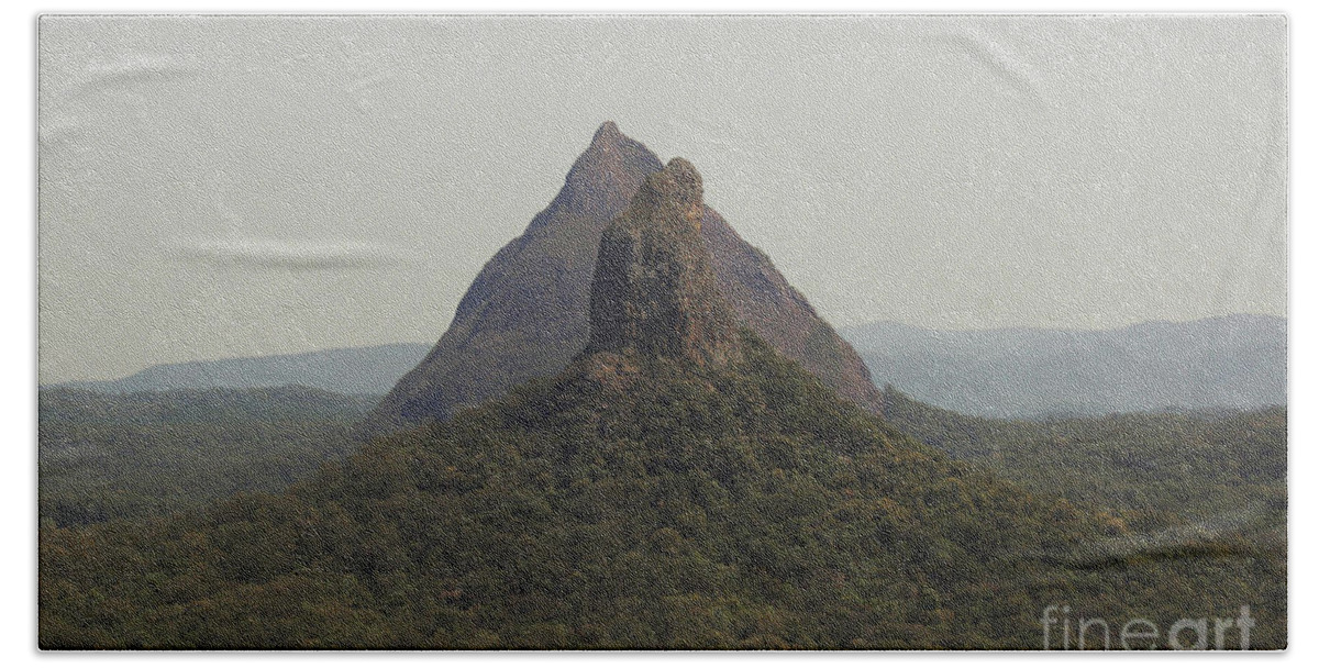 Ngungun Hand Towel featuring the photograph View from Mount Ngungun #4 by Cassandra Buckley