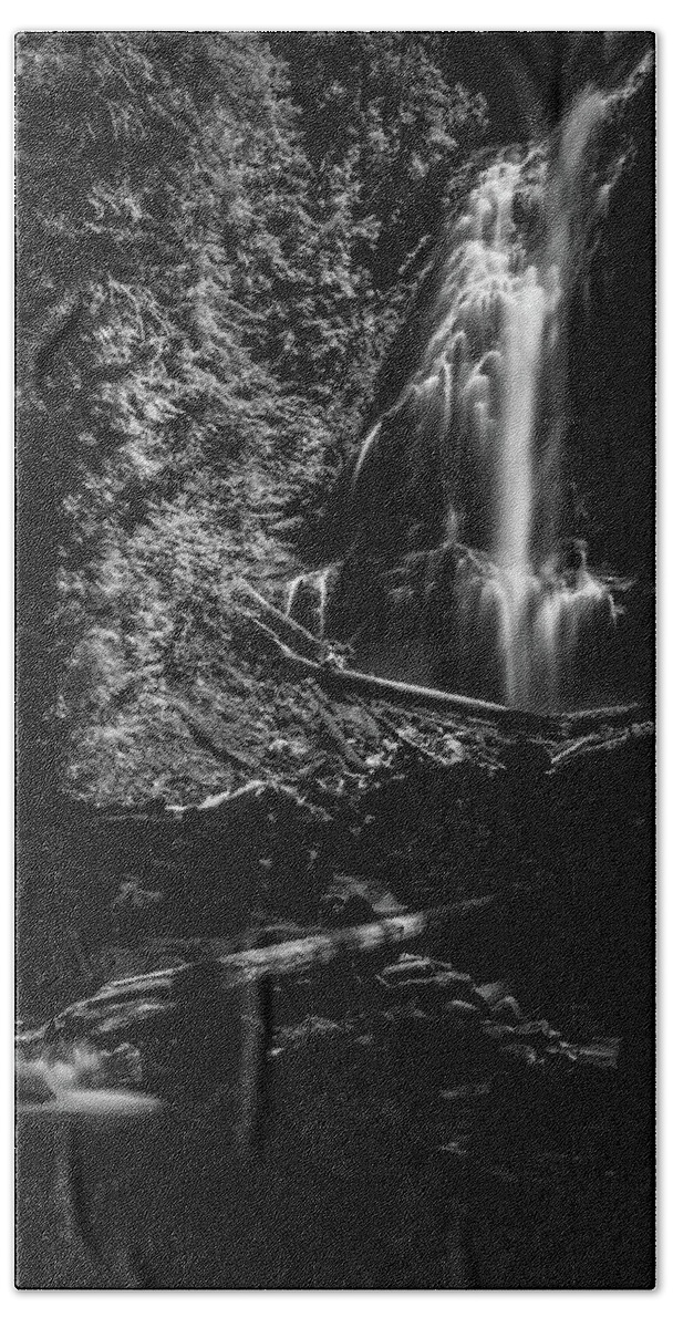 Black And White Bath Towel featuring the photograph Proxy Falls #4 by Cat Connor
