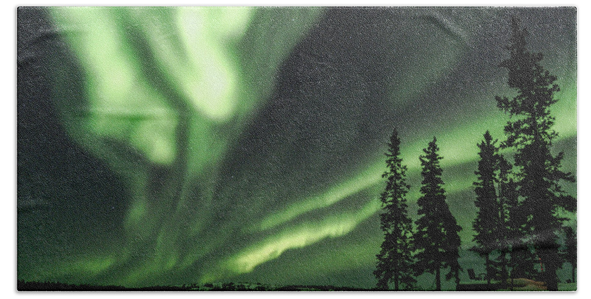Aurora Borealis Bath Towel featuring the photograph Northern Lights #47 by Laura Hedien