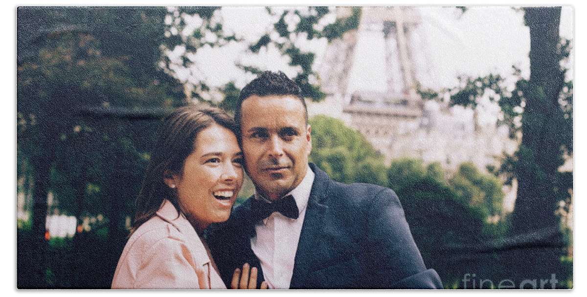 Boyfriend Bath Towel featuring the photograph Newly-wed couple on their honeymoon in Paris, loving having a date near the Eiffel tower #6 by Joaquin Corbalan