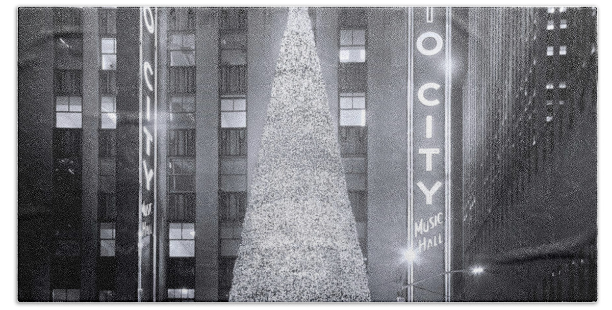 Radio City Music Hall Bath Towel featuring the photograph A Radio City Christmas by Mark Andrew Thomas