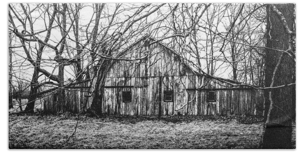 Barn Bath Towel featuring the photograph Abandoned Barn Highway 6 V1 by Michael Arend