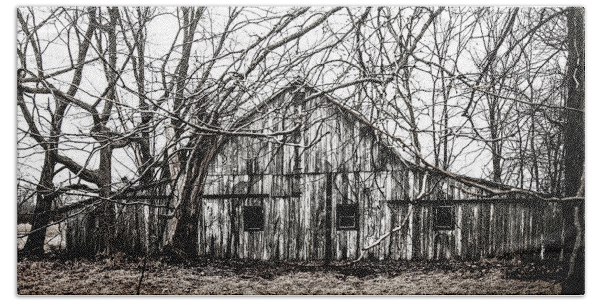 Barn Bath Towel featuring the photograph Abandoned Barn Highway 6 V2 by Michael Arend