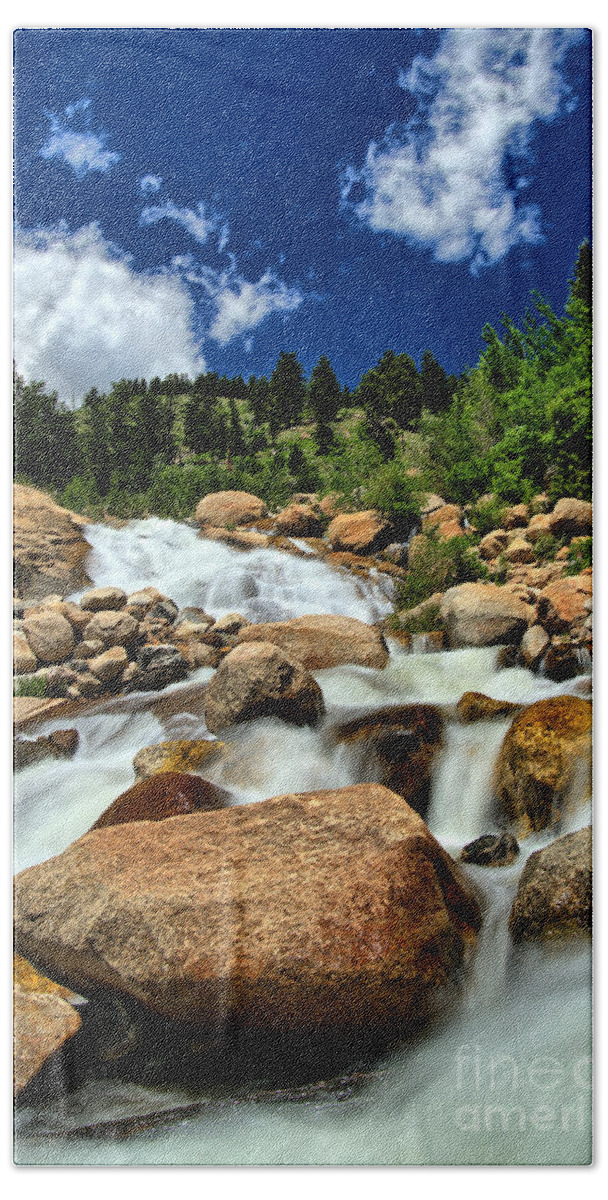 Boulder Bath Towel featuring the photograph Alluvial Fan by Bill Frische
