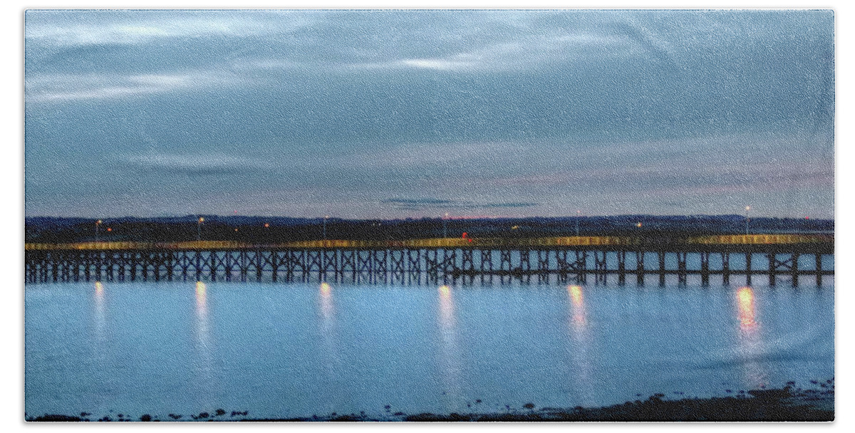 Pier Bath Towel featuring the photograph Amble Pier At Night by Jeff Townsend