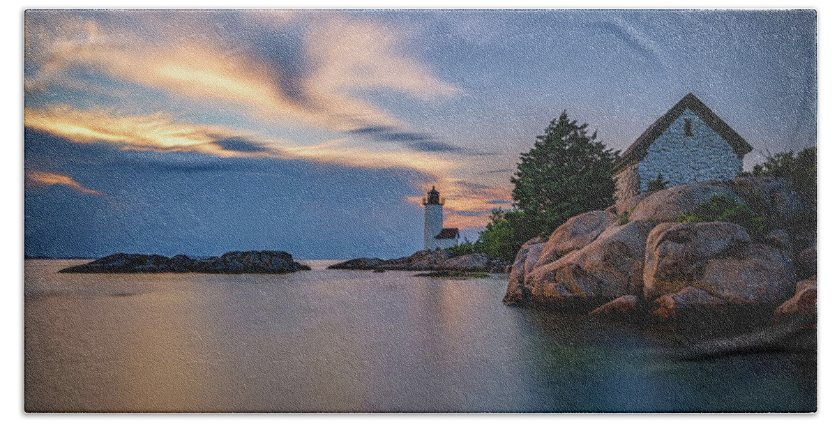 New England Bath Towel featuring the photograph Annisquam Lighthouse at Sunset by Rick Berk