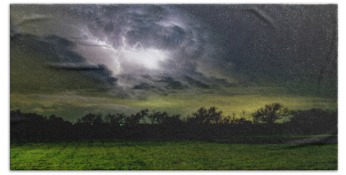 Thunderstorm Bath Towel featuring the photograph Backyard Lightning by Jonathan Davison