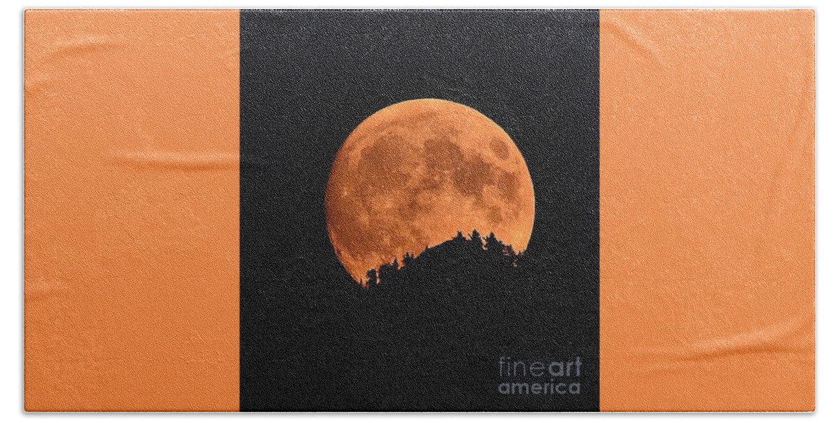 Full Moon Hand Towel featuring the photograph Bad Moon Rising by Dorrene BrownButterfield