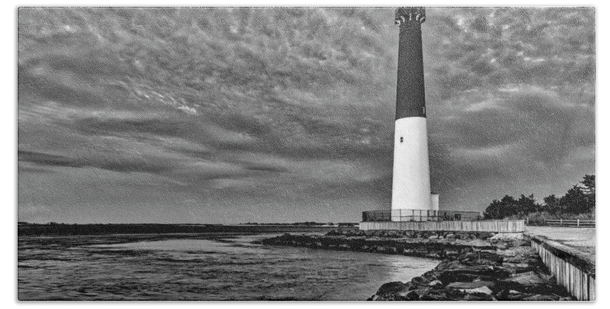 Barnegat Light Bath Towel featuring the photograph Barnegat Lighthouse Afternoon BW by Susan Candelario
