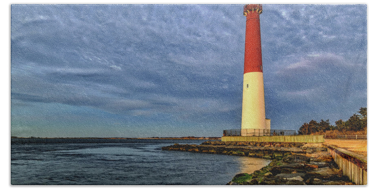 Barnegat Light Bath Towel featuring the photograph Barnegat Lighthouse Afternoon by Susan Candelario