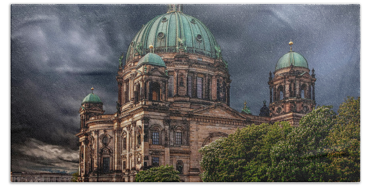Endre Bath Towel featuring the photograph Berlin Cathedral After The Storm by Endre Balogh