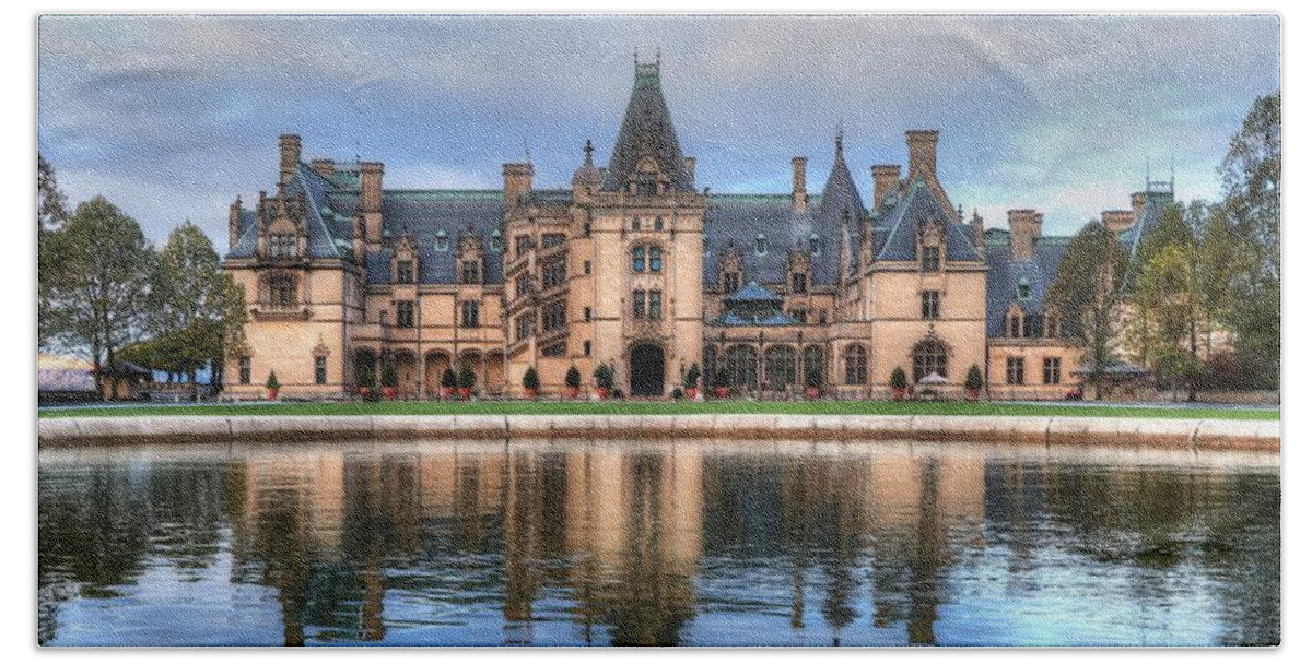 Biltmore Reflection Through The Fountain Hand Towel