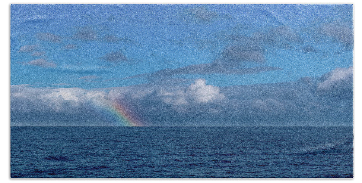 Hawaii Bath Towel featuring the photograph Blue Rainbow Horizon by G Lamar Yancy