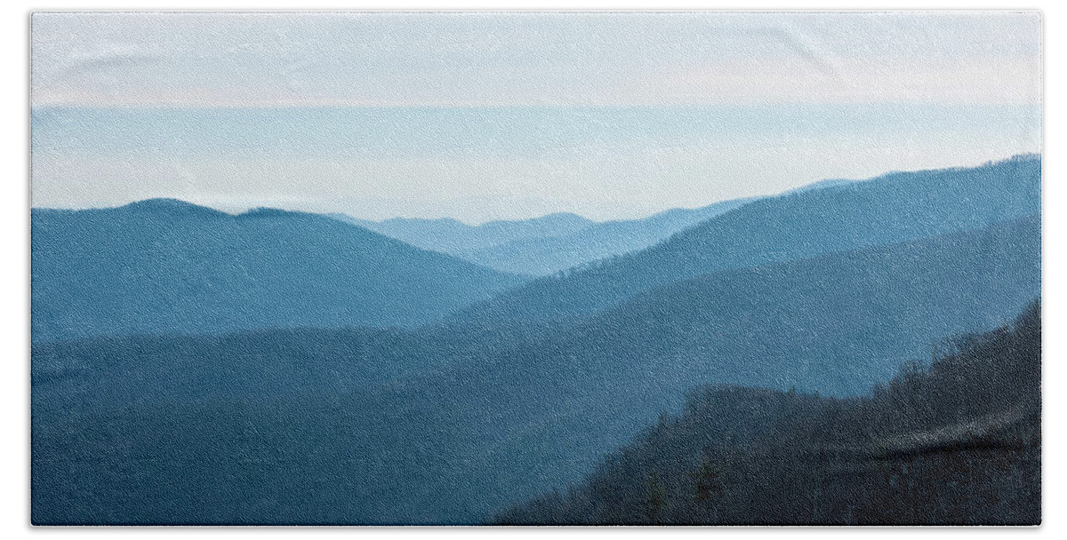 Blue Ridge Bath Towel featuring the photograph Blue Ridge Mountains by Mark Duehmig