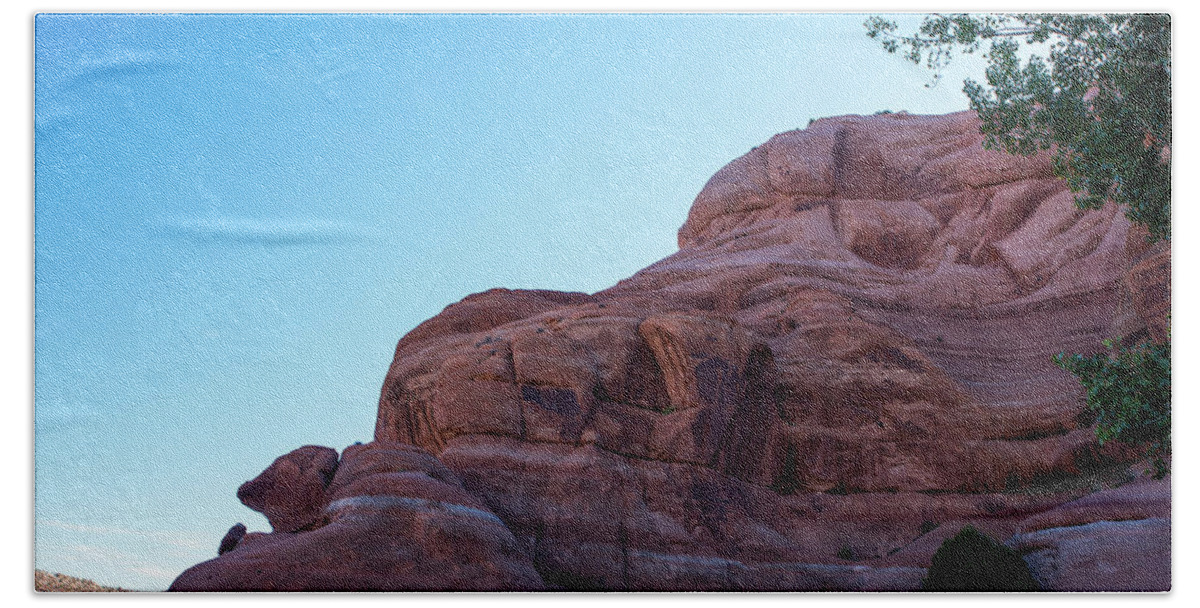 Blue Sky And Red Rocks Bath Towel featuring the photograph Blue Sky and Red Rocks by Tom Cochran