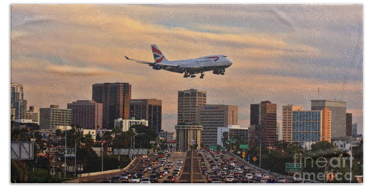 Boeing Bath Towel featuring the photograph Boeing 747 landing in San Diego by Sam Antonio