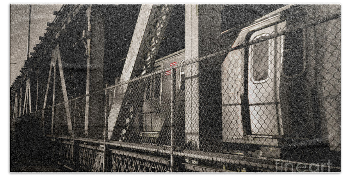 Subway Train Bath Towel featuring the photograph Brooklyn-bound on the Manhattan Bridge by Steve Ember