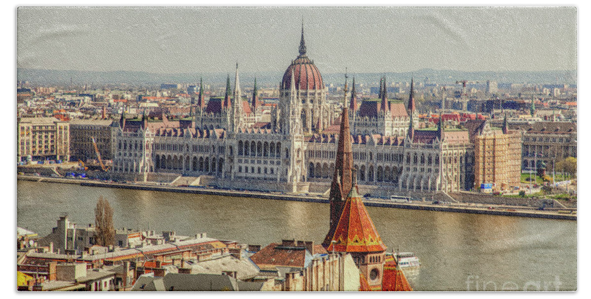 Gothic Hand Towel featuring the photograph Budapest Panorama - Parliament On Danube River by Stefano Senise