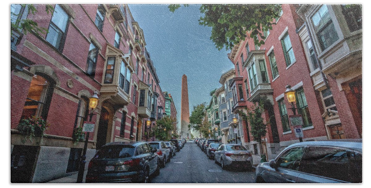 Boston Bath Towel featuring the photograph Bunker Hill Monument by Chris Spencer