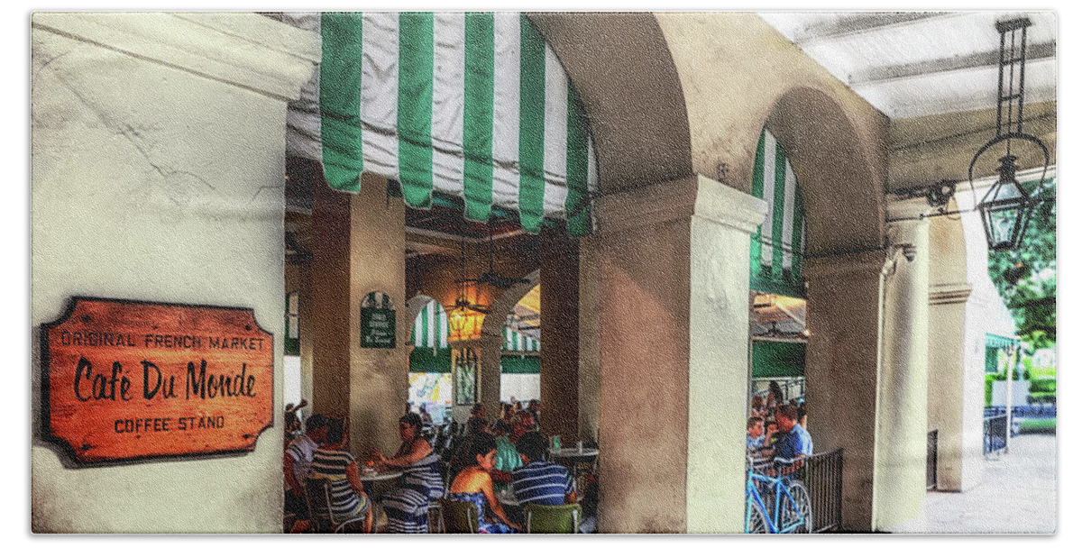 French Quarter Bath Towel featuring the photograph Cafe Du Monde Coffee Stand by Susan Rissi Tregoning