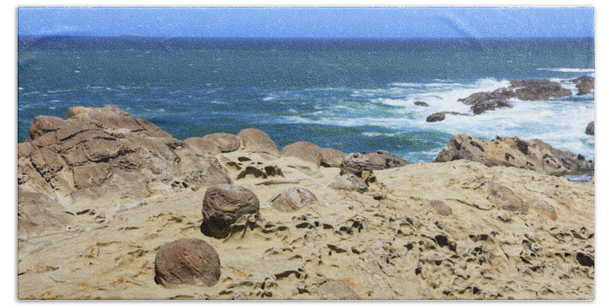 Cape Arago Bath Towel featuring the photograph Cape Arago Coast 3 by Dawn Richards