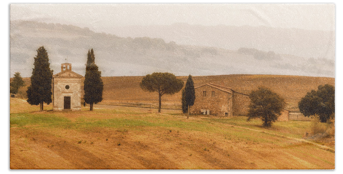 Tuscany Hand Towel featuring the photograph Capella Madonna Di Vitaleta by Lev Kaytsner
