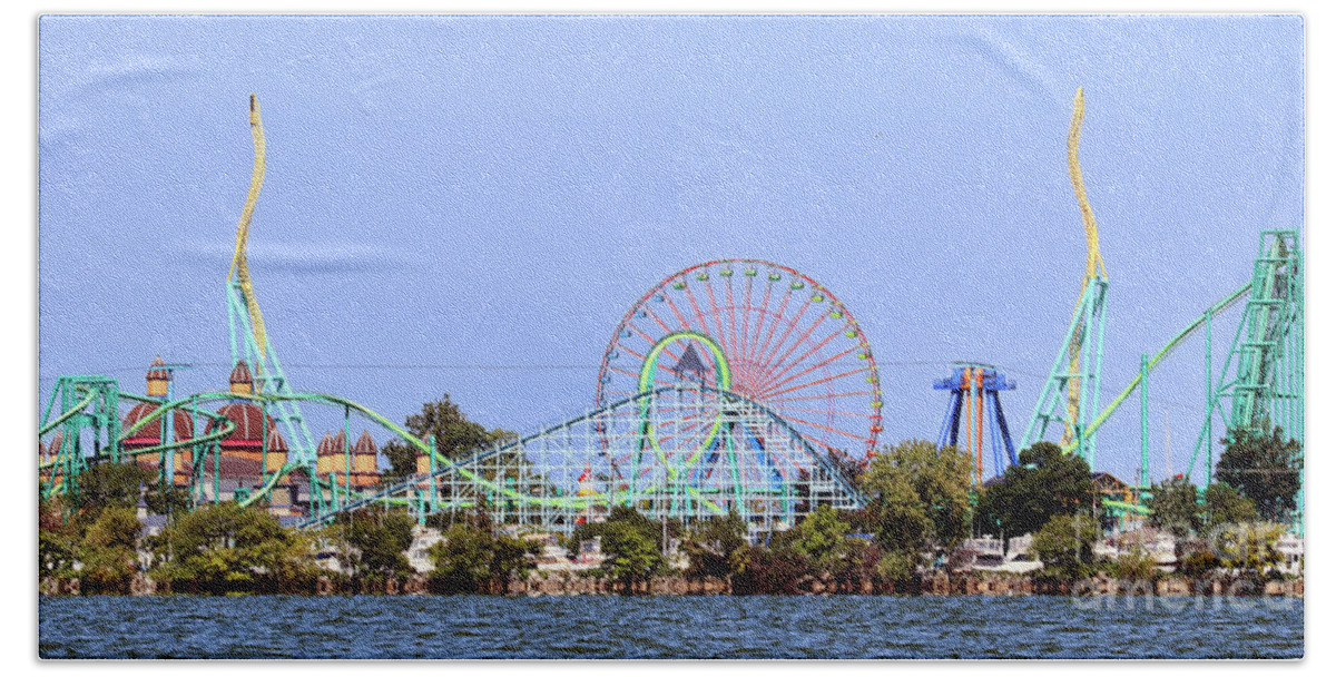 Cedar Point Hand Towel featuring the photograph Cedar Point Wicked Twister 0465 by Jack Schultz