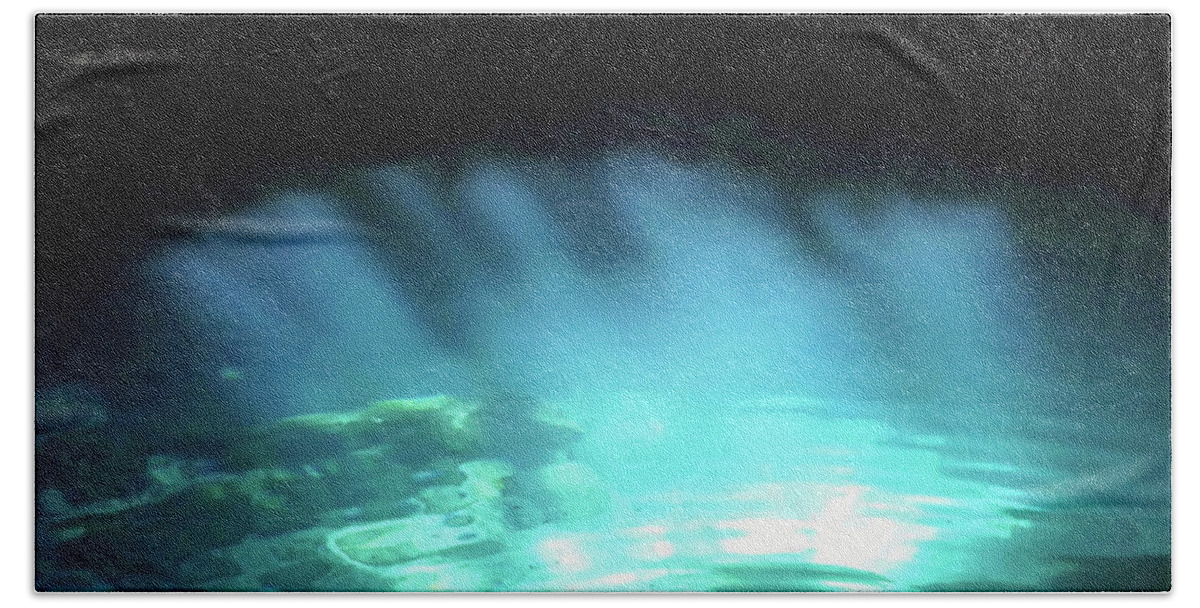 Devils Den Bath Towel featuring the photograph Cenote Sunbeam Reflections by D Hackett
