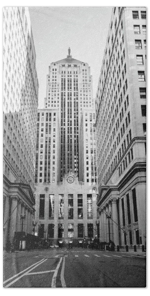 Chicago Bath Towel featuring the photograph Chicago Board of Trade by Patty Colabuono
