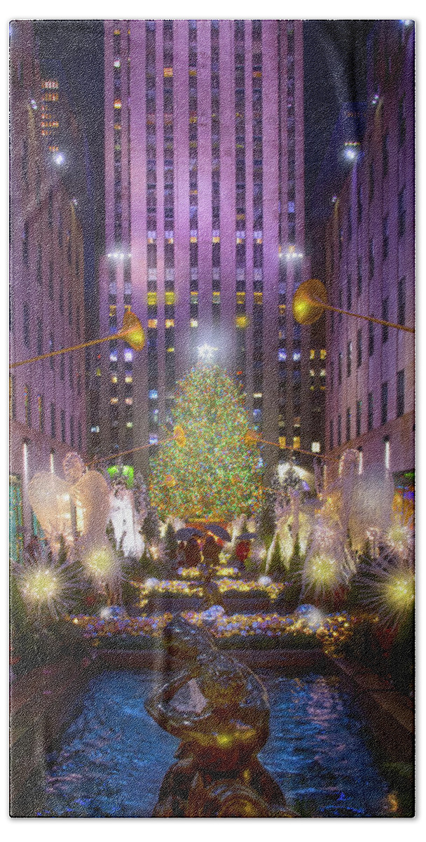 New York Bath Towel featuring the photograph Christmas at 30 Rock by Mark Andrew Thomas